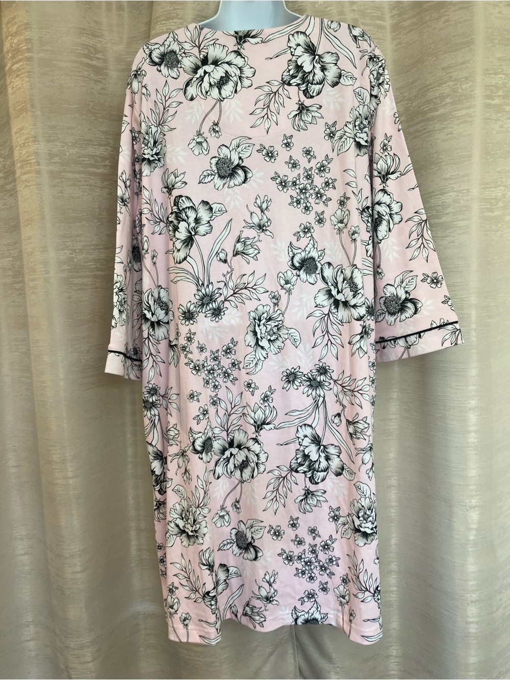 Miss Elaine Pink, Black and White Floral Snap-Front Night Robe XL NWT - Picture 2 of 10